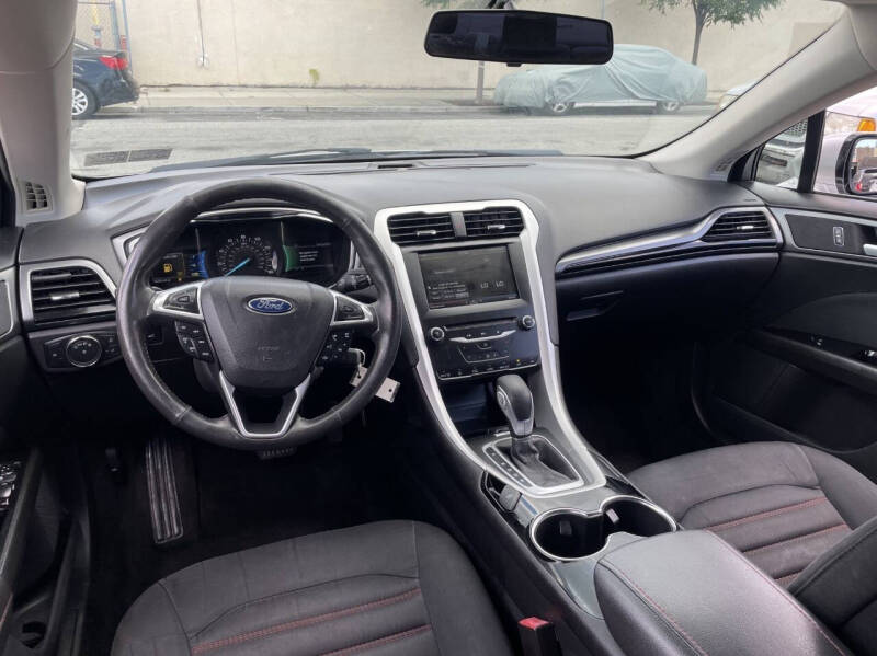 2014 Ford Fusion SE