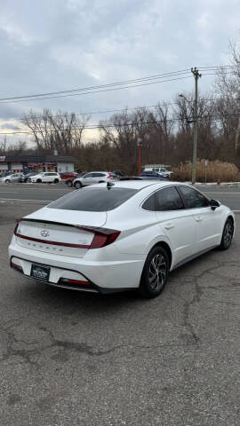 2022 Hyundai Sonata Hybrid Blue