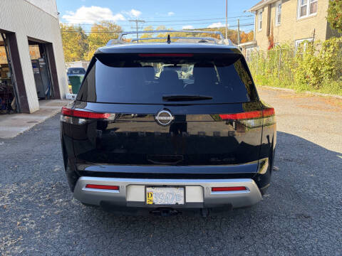 2023 Nissan Pathfinder SL