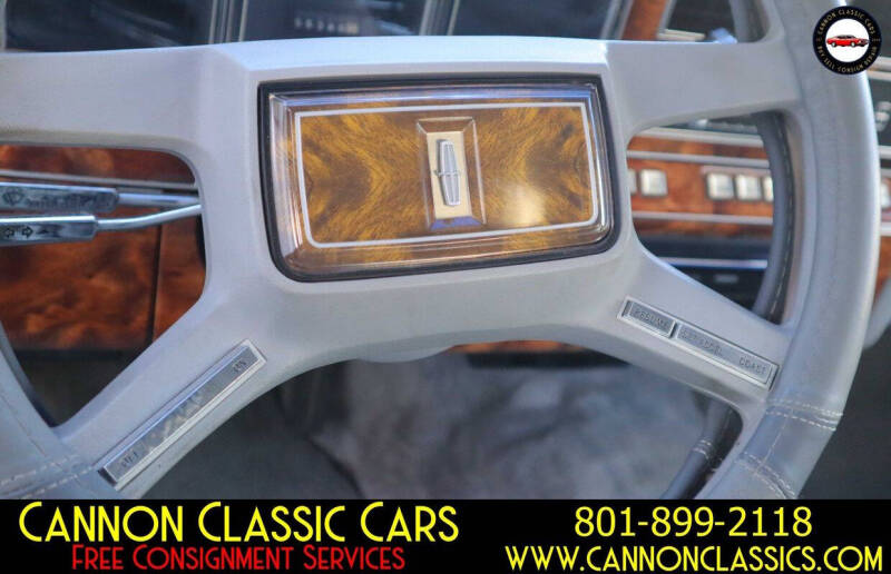 1984 Lincoln Town Car Signature