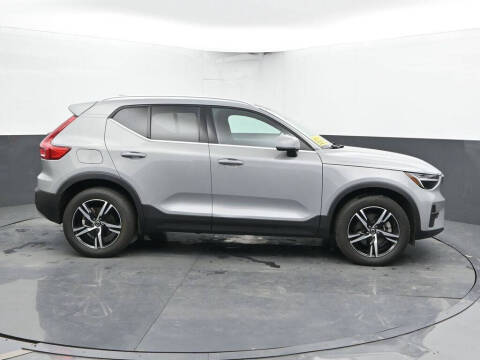 2025 Volvo XC40 B5 Core Bright Theme