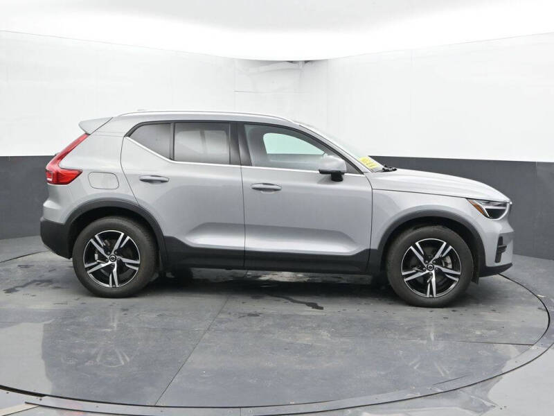 2025 Volvo XC40 B5 Core Bright Theme