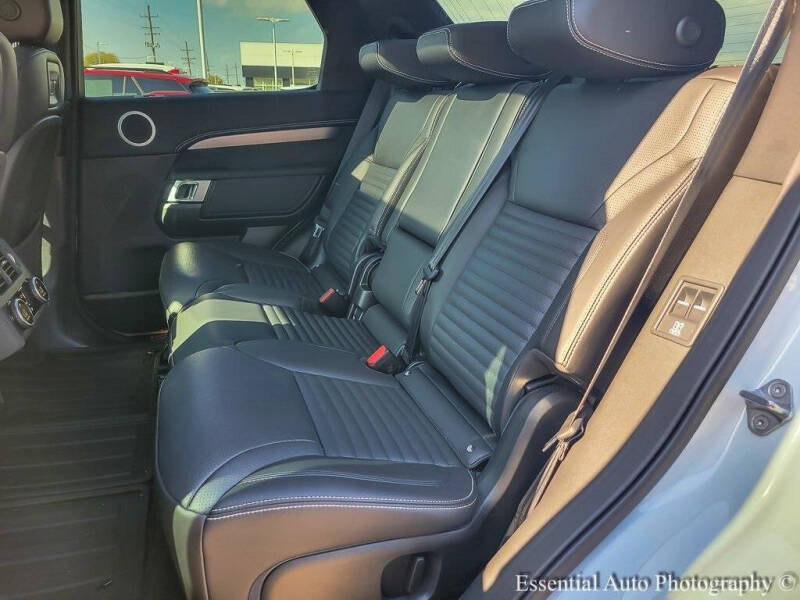 2024 Land Rover Discovery P300 Dynamic SE