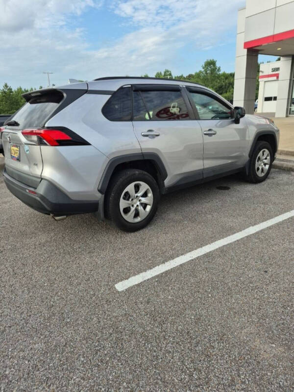 2020 Toyota RAV4 LE