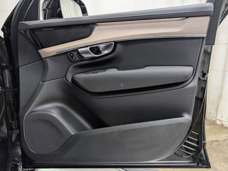 2025 Volvo XC90 B5 Plus Bright Theme 7P