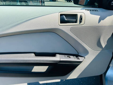 2011 Ford Mustang V6