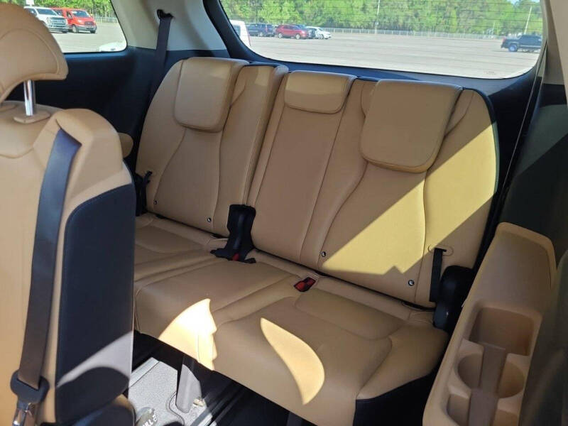 2023 Kia Carnival LX