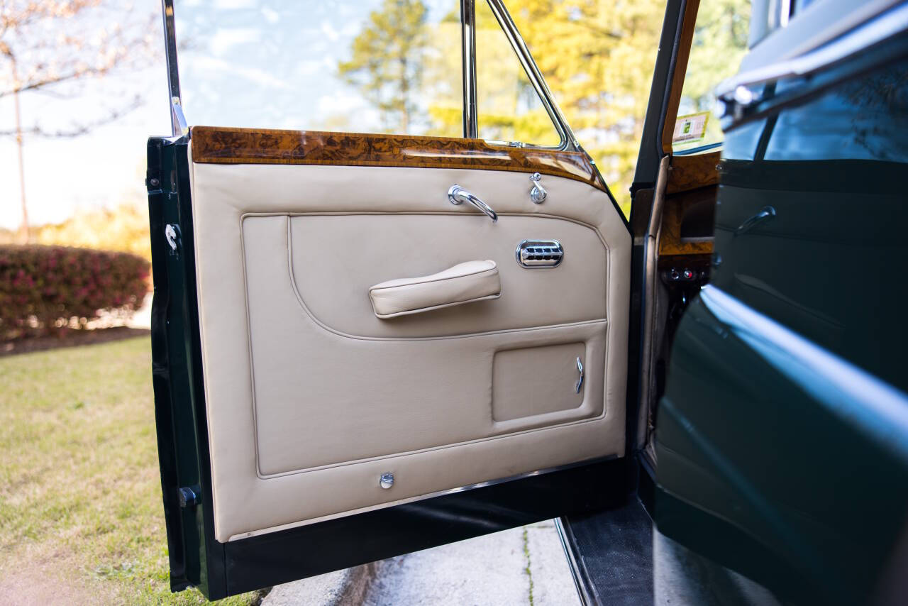 1967 Rolls-Royce Phantom 31