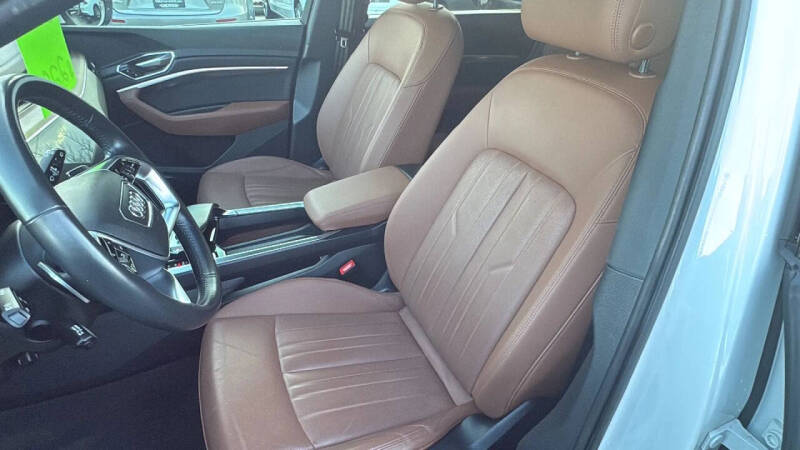 2019 Audi e-tron quattro Premium Plus