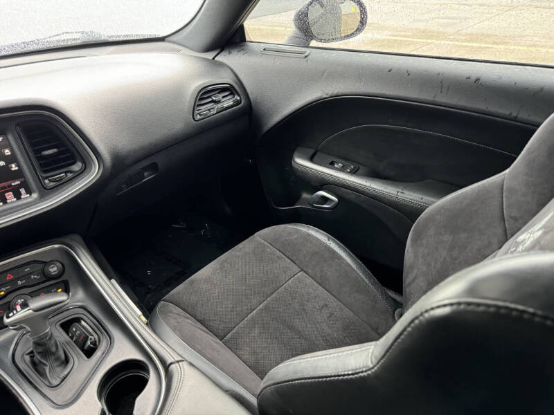 2016 Dodge Challenger 392 HEMI Scat Pack Shaker