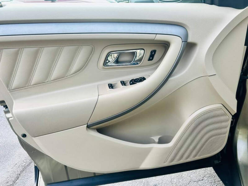 2013 Ford Taurus SEL