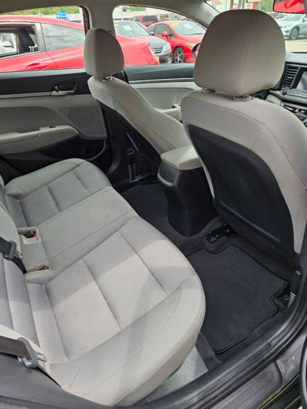 2018 Hyundai Elantra SE photo 9