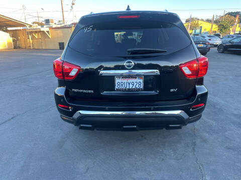 2019 Nissan Pathfinder SV