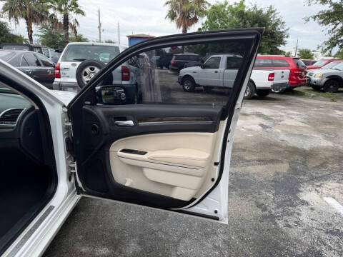 2016 Chrysler 300 C