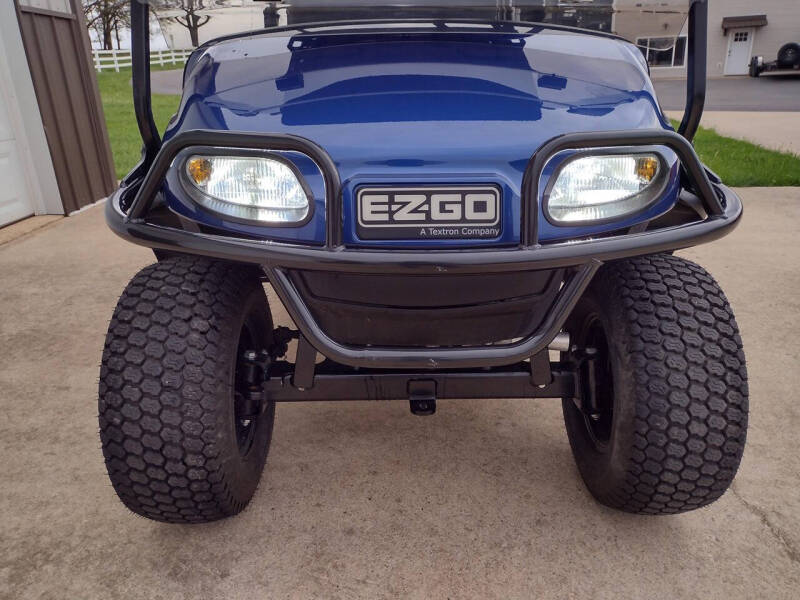 2022 E-Z-GO Valor