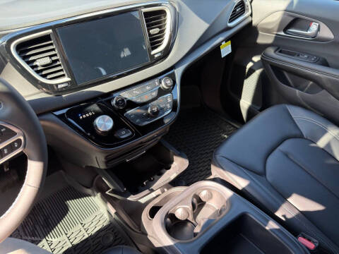 2026 Chrysler Voyager LX