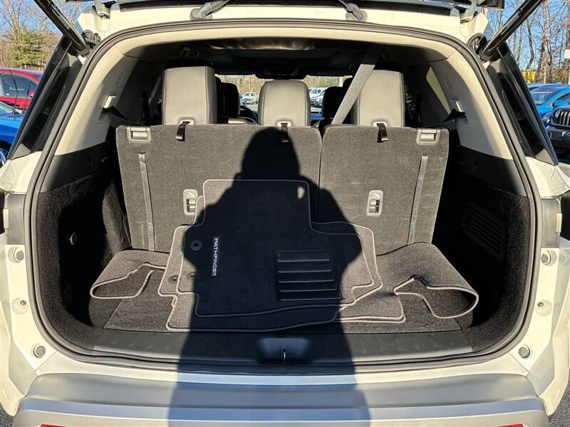 2023 Nissan Pathfinder SL