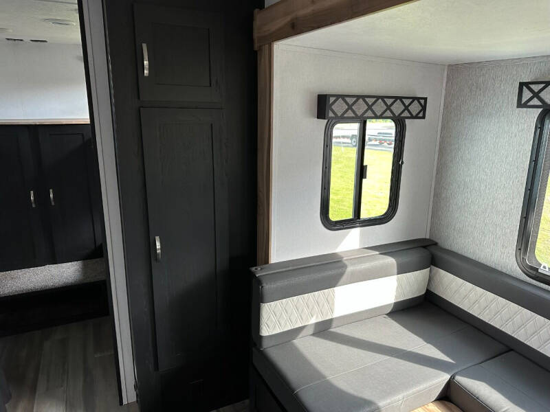 2022 Coachmen RV Freedom Express