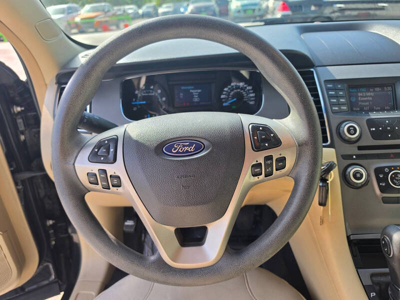 2013 Ford Taurus SE