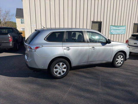 2014 Mitsubishi Outlander ES