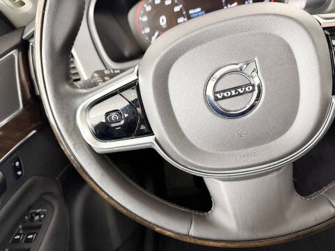 2016 Volvo XC90 T6 Momentum