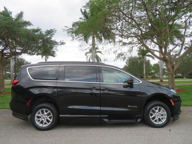 2022 Chrysler Pacifica Touring L