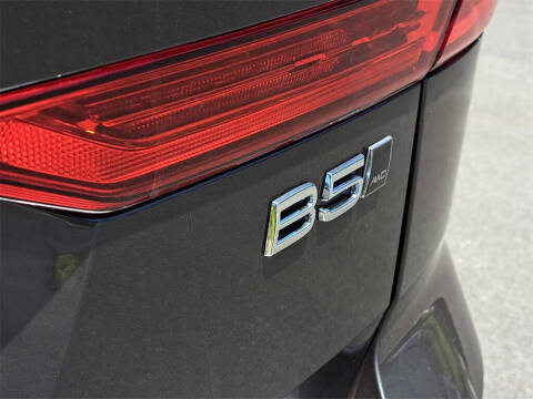 2025 Volvo XC60 B5 Plus Dark Theme