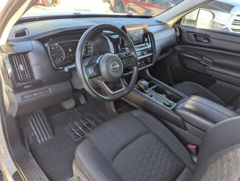 2023 Nissan Pathfinder SV