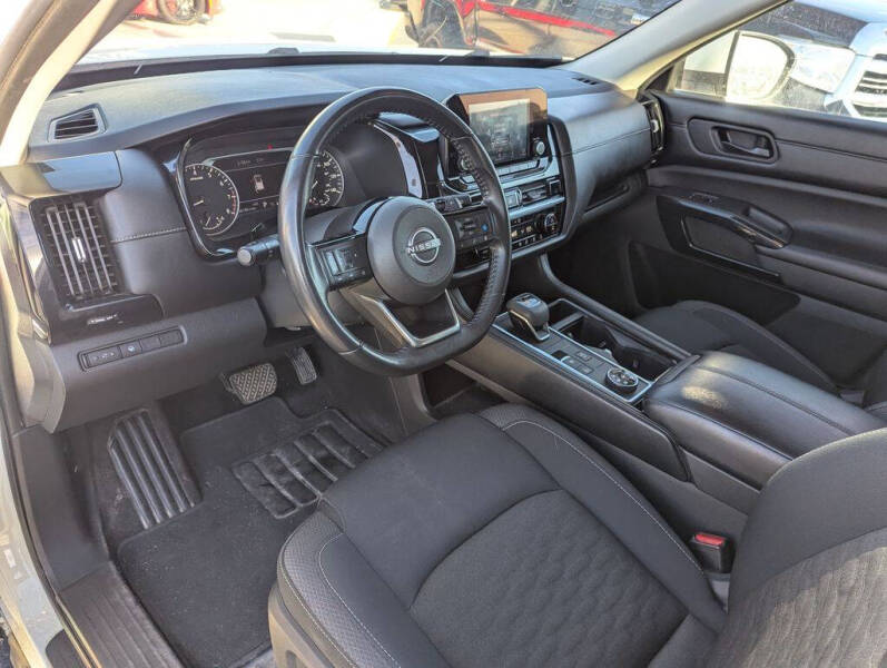 2023 Nissan Pathfinder SV