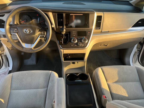 2015 Toyota Sienna LE 8-Passenger