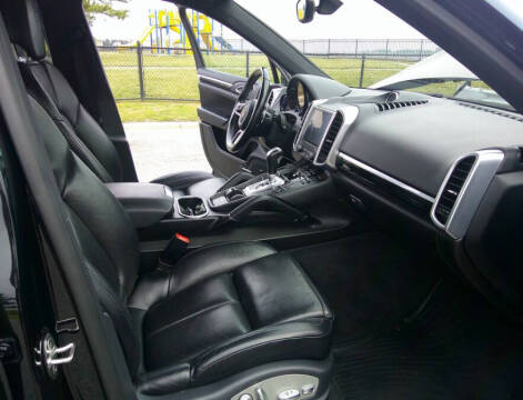 2017 Porsche Cayenne Platinum Edition
