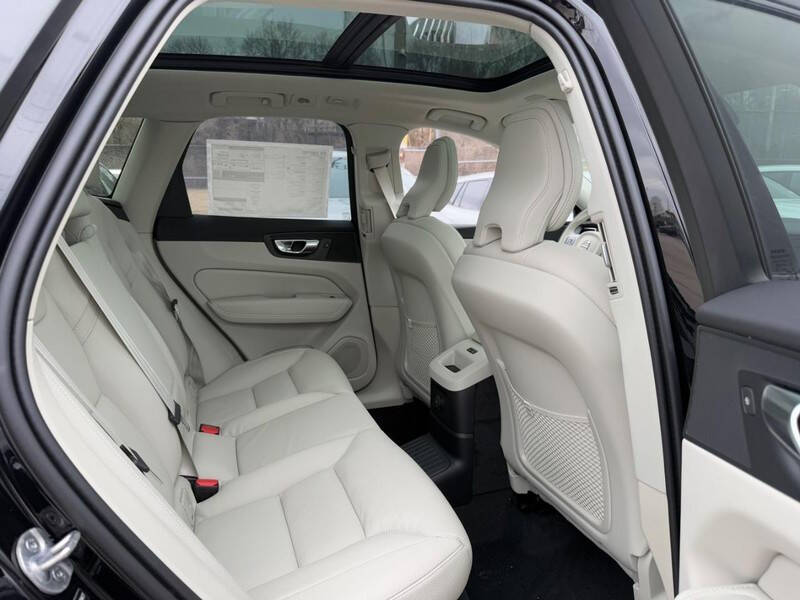 2025 Volvo XC60 T8 Plus Dark Theme