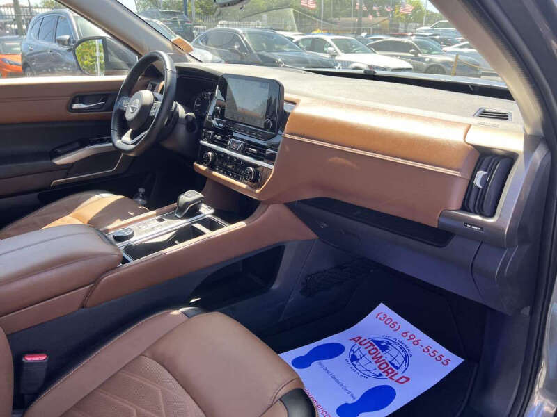 2022 Nissan Pathfinder Platinum