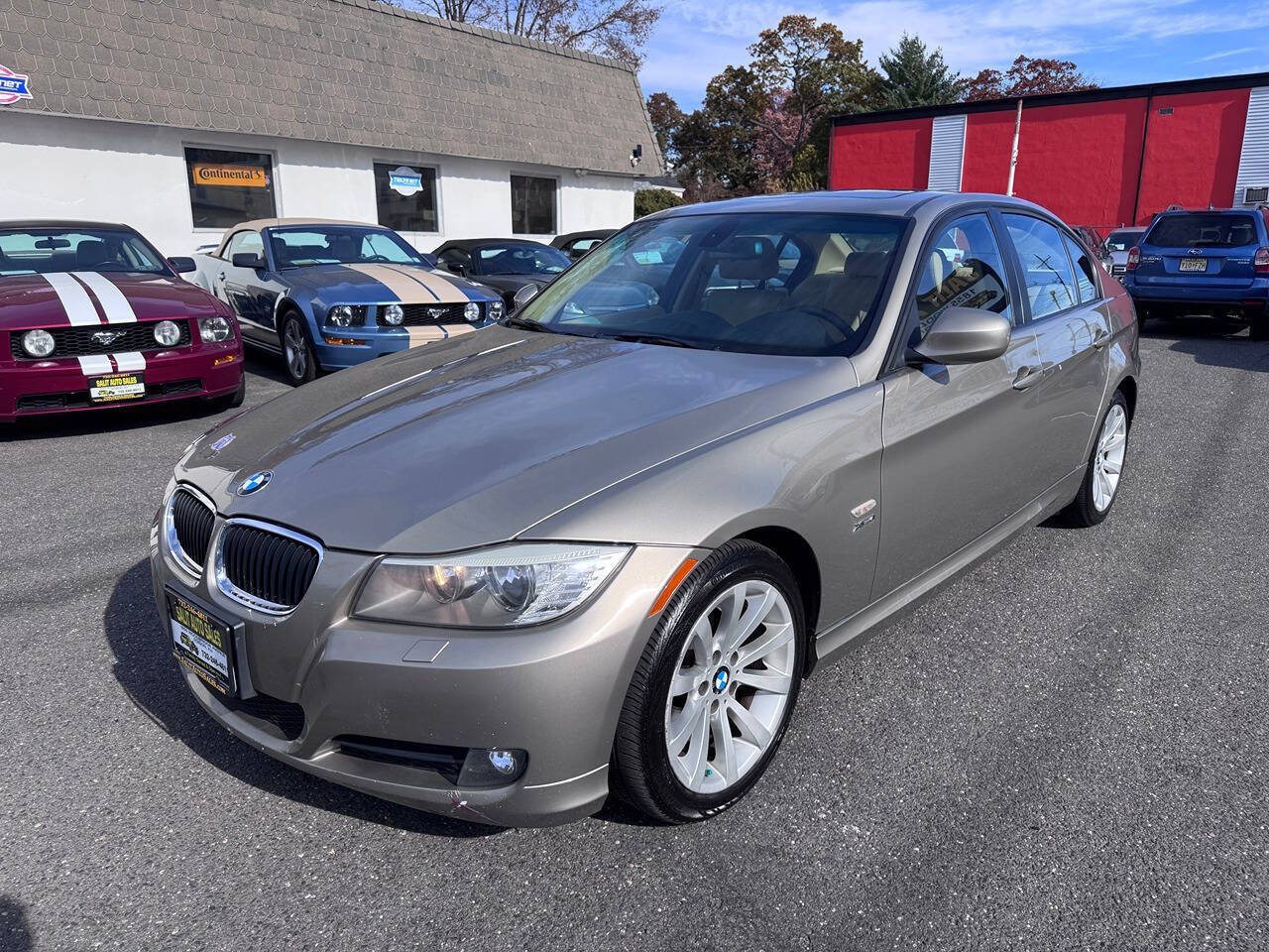 2011 BMW 3 Series 30