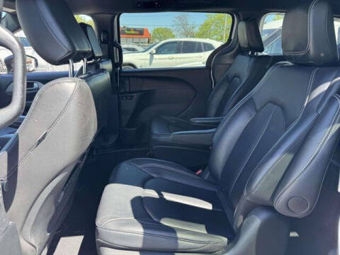 2024 Chrysler Pacifica Plug-In Hybrid Select