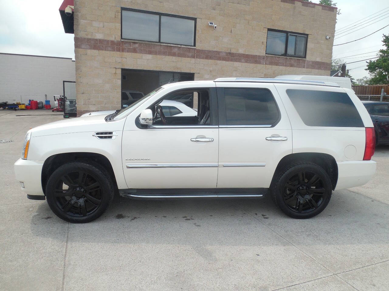 2011 Cadillac Escalade for sale at VIP Motor Sales in Hazel Park, MI