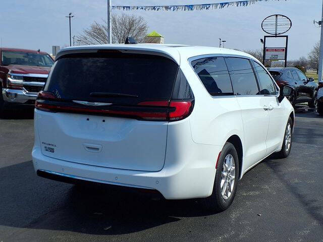 2024 Chrysler Pacifica Touring L