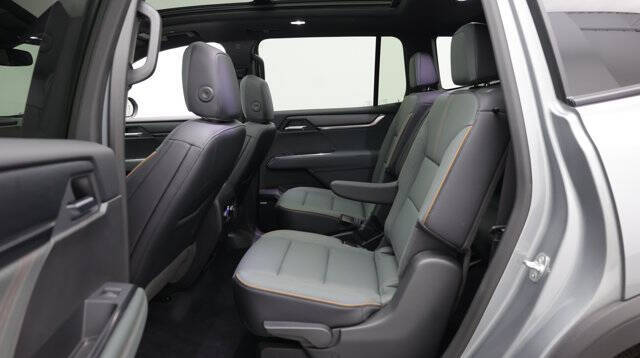 2025 GMC Acadia AT4