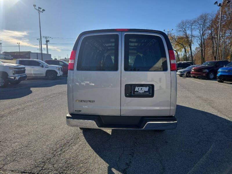 2025 Chevrolet Express 3500