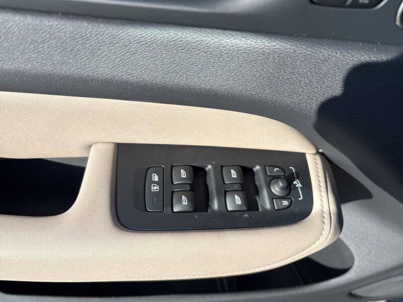 2026 Volvo XC60 T8 Plus