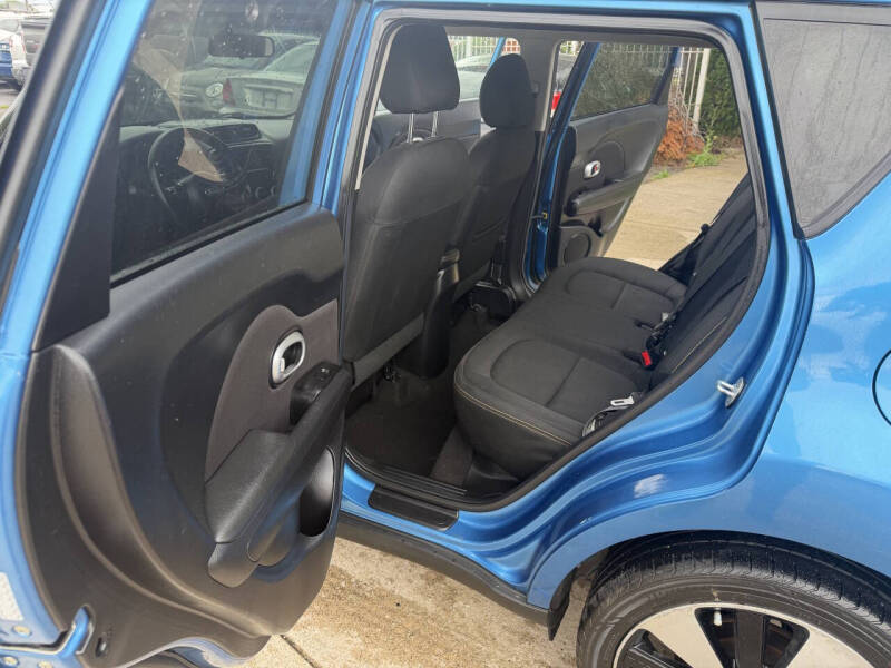 2016 Kia Soul +
