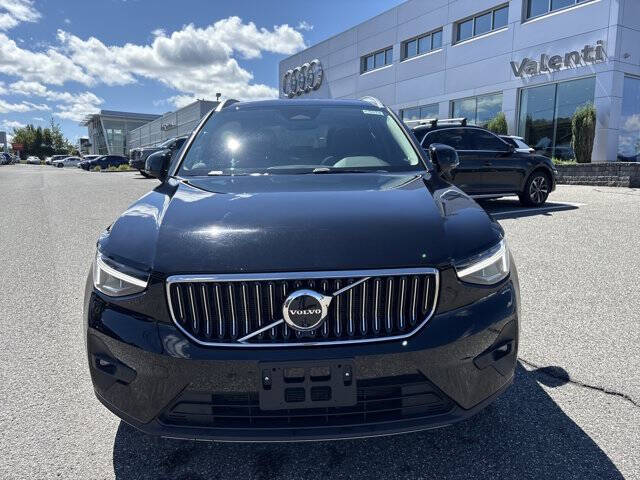 2025 Volvo XC40 B5 Plus Bright Theme