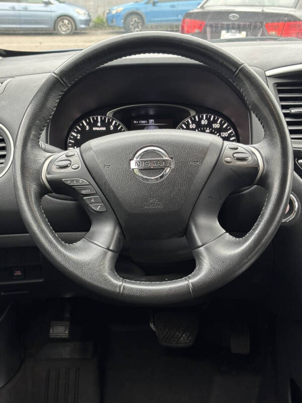 2018 Nissan Pathfinder SV