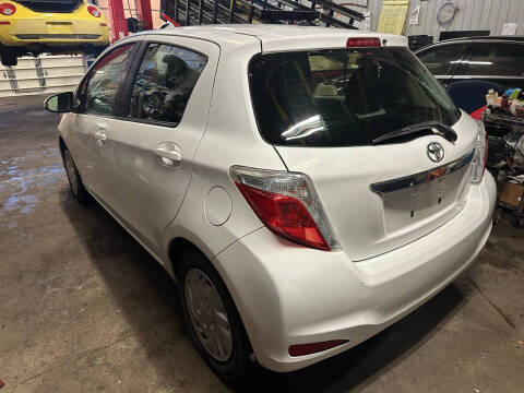 2013 Toyota Yaris 5-Door L