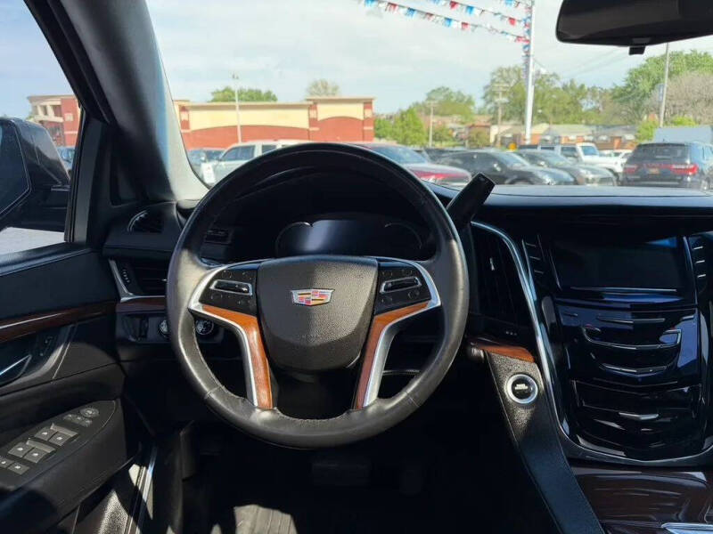 2017 Cadillac Escalade Luxury