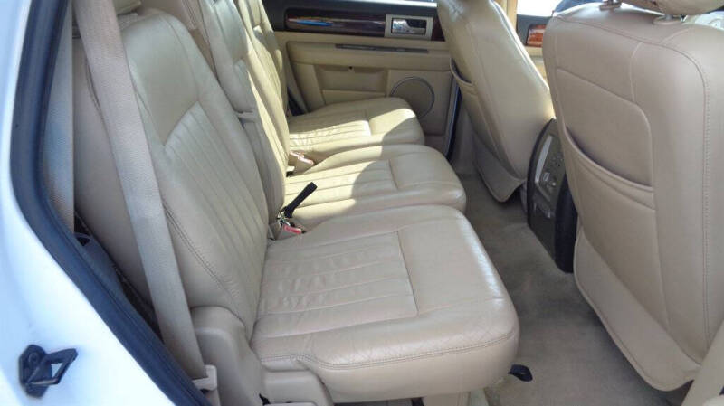 2005 Lincoln Navigator Luxury