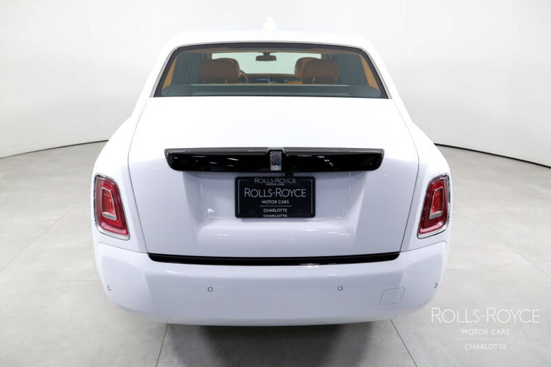 2024 Rolls-Royce Phantom EWB