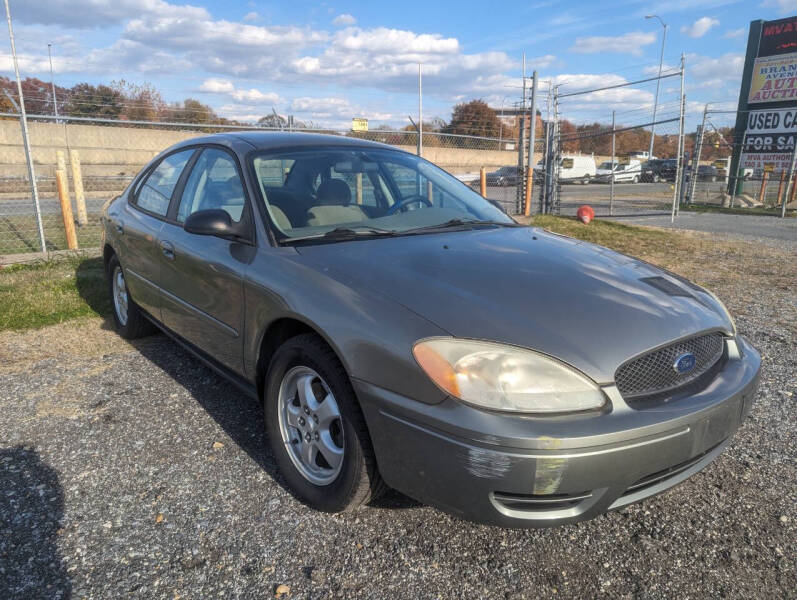 2004 Ford Taurus SE