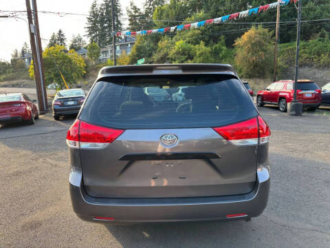 2011 Toyota Sienna Base 7-Passenger