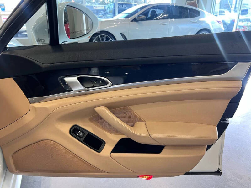2015 Porsche Panamera